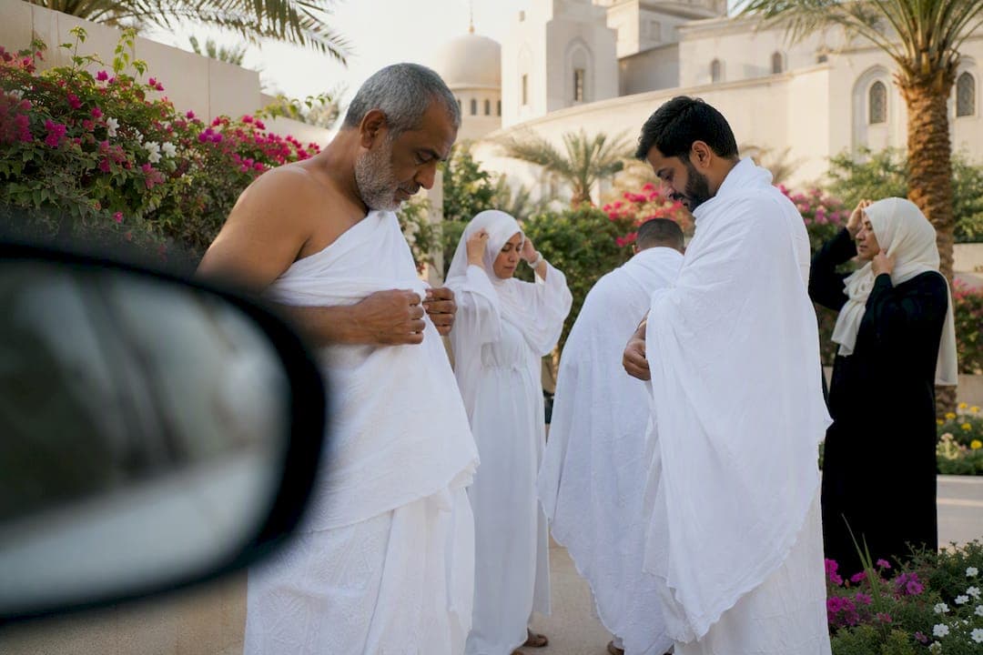 Cultural Etiquette Tips for Umrah: A Pilgrim's Guide