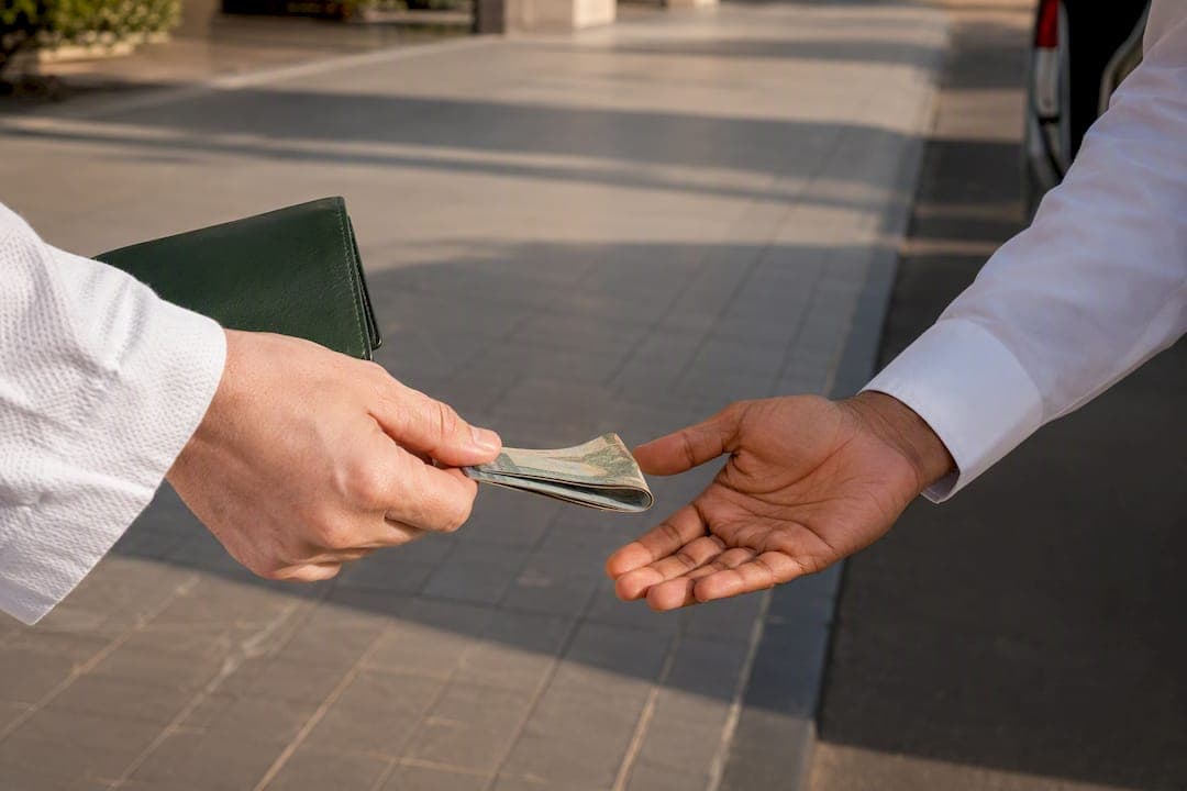 Avoid Fare Scams: Tipping in Saudi Arabia for Pilgrims and Visitors