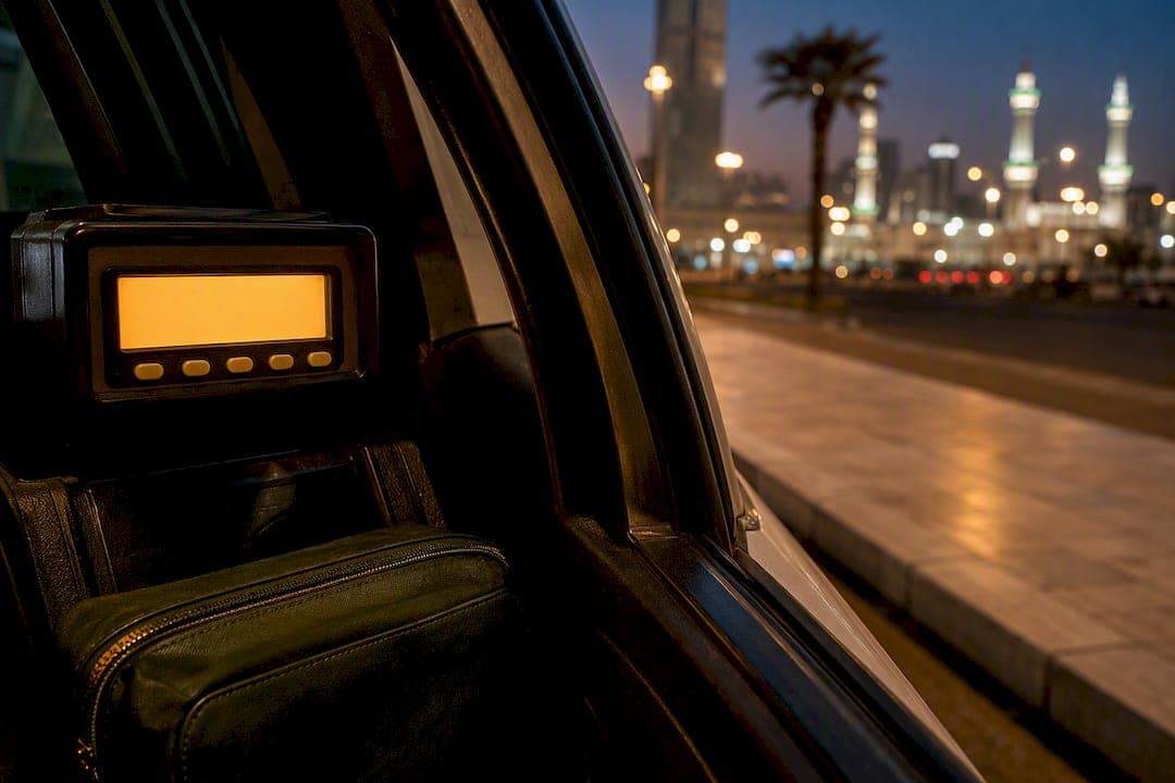 Mecca Taxi Prices: 6.4 SAR Flagfall, Real Pilgrim Fares & Saudi Sayyah