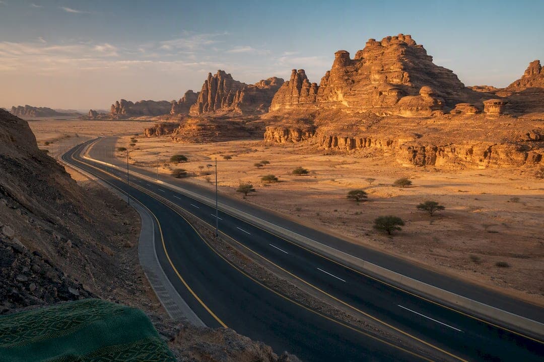 3–4 Hour Drive From Medina to Al-Ula: Routes, Parking, Transfers